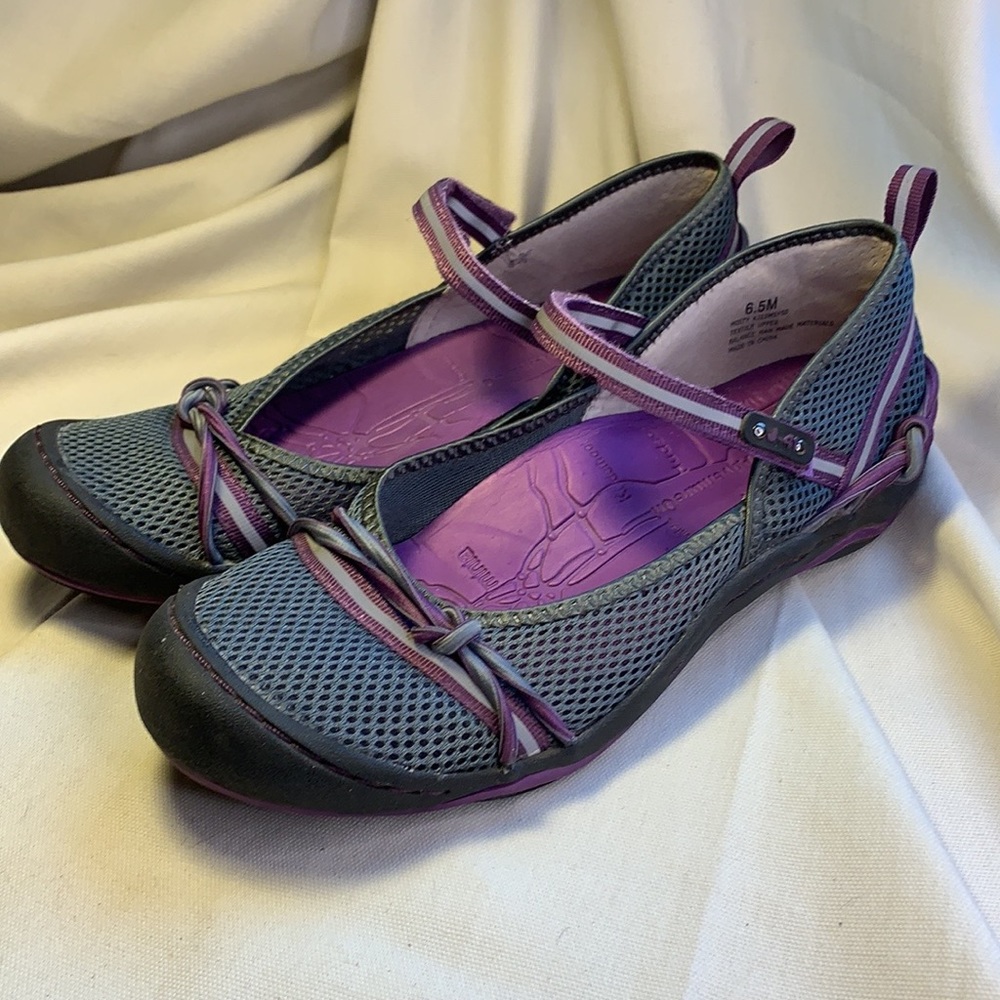 J-41 almost NEW super comfortable maryjanes 2